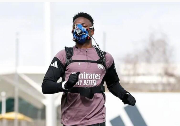 V体育在线官网-ESPN记者探讨皇马今夏如何处理维尼修斯贝林厄姆|维尼修斯-西尔维斯特雷|夏季转会市场|皇家马德里|巴黎圣日耳曼|安切洛蒂_新浪体育_新浪新闻