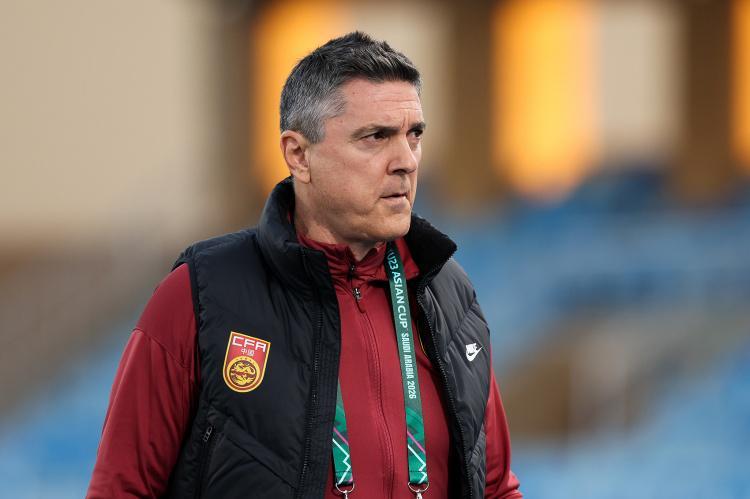 V体育入口-33次关键扑救！安东尼奥为李昊鸣不平：比日本门将更配得上金手套